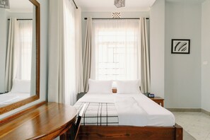 Iron/ironing board, WiFi, bed sheets