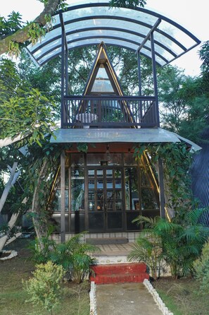 Façana frontal de l'allotjament