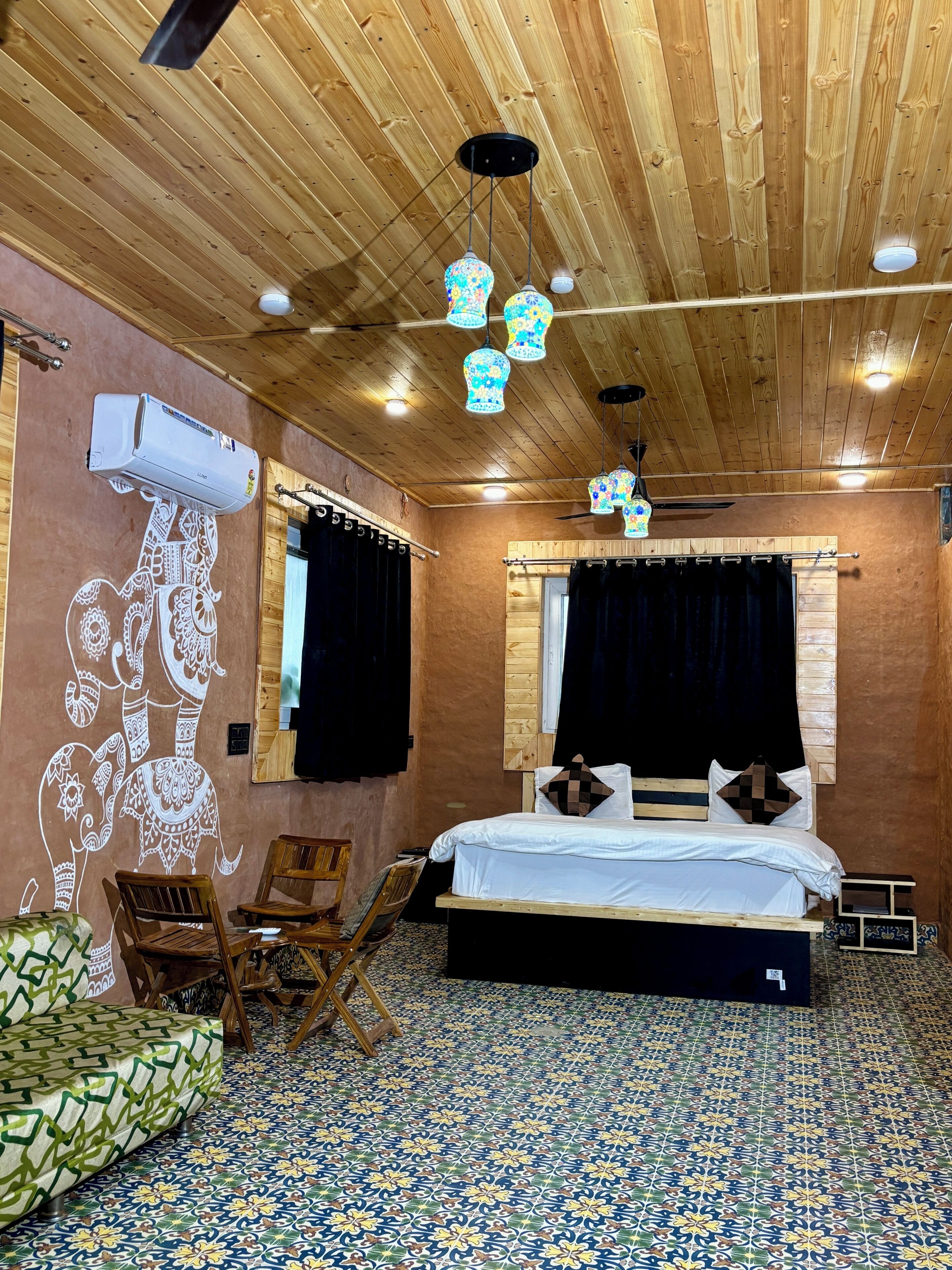 Individually furnished, bed sheets