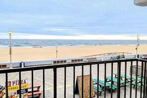 Property grounds - Second-floor, ocean-view condo with beach views, pool access, washer/dryer & AC (Ocean City)