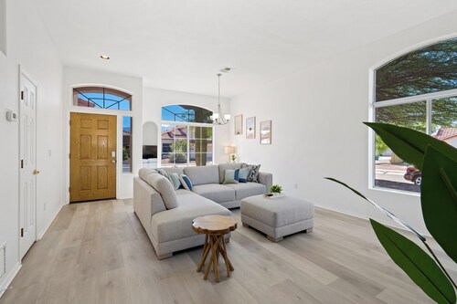 Catalina Pool-side Hideaway 4 Bed 3 Bath