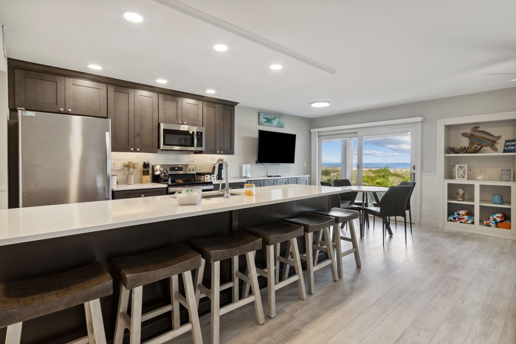 Frigorífic, microones, forn i placa de cuina 