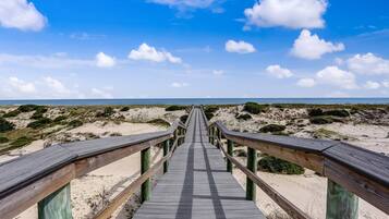 Sur la plage, serviettes de plage