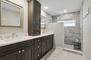 Douche, articles de toilette écologiques, sèche-cheveux