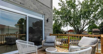 Newly Built Modern Family • 3 BR • Free Parking