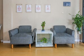 Lobby sitting area - Hotel O Tower Mahakam serviced apartment Riverview Jababeka (Cikarang)