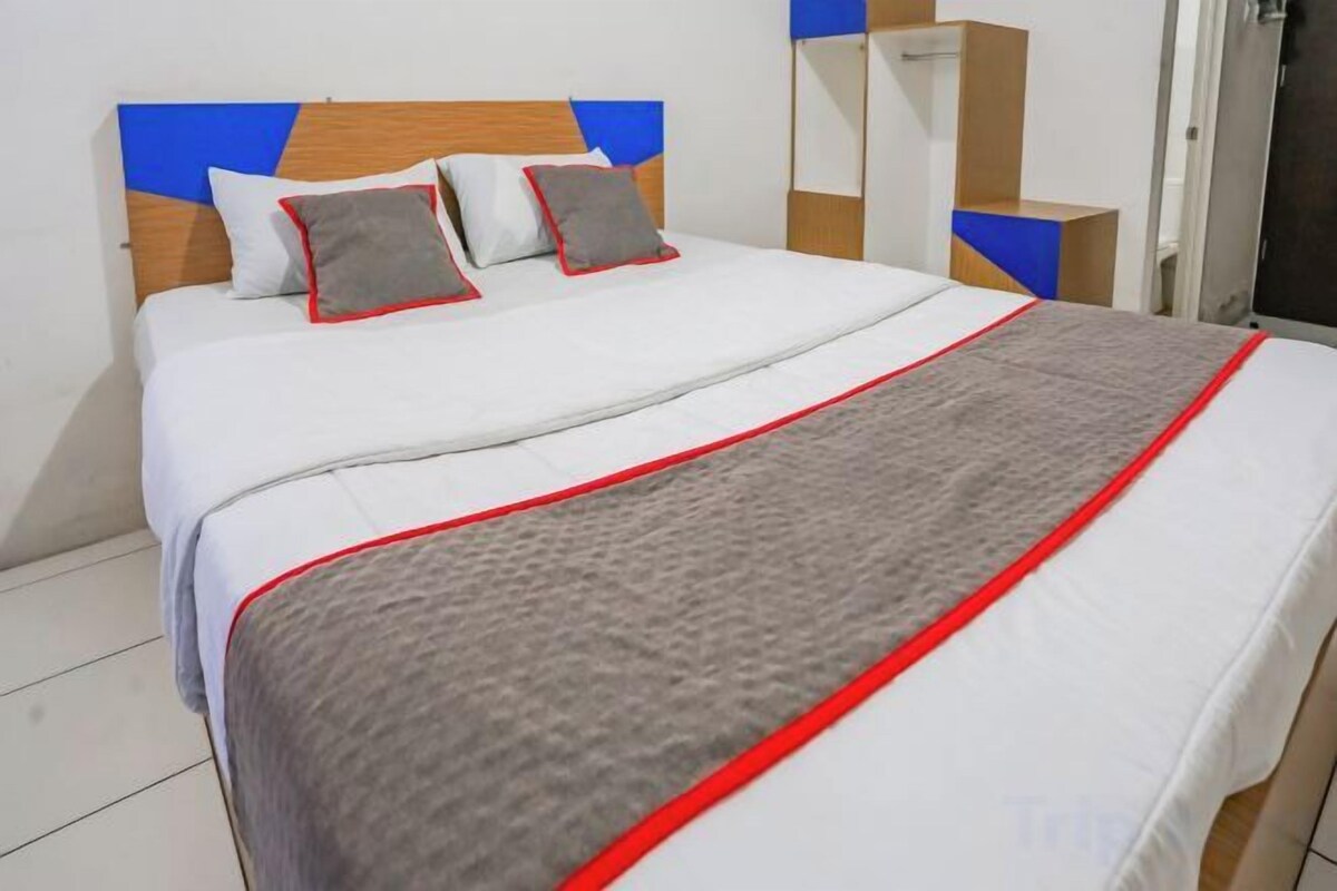 Free WiFi, bed sheets