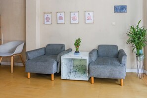 Área de estar no saguão