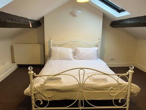 Casa família, 2 quartos, vista para o pátio | Roupa de cama