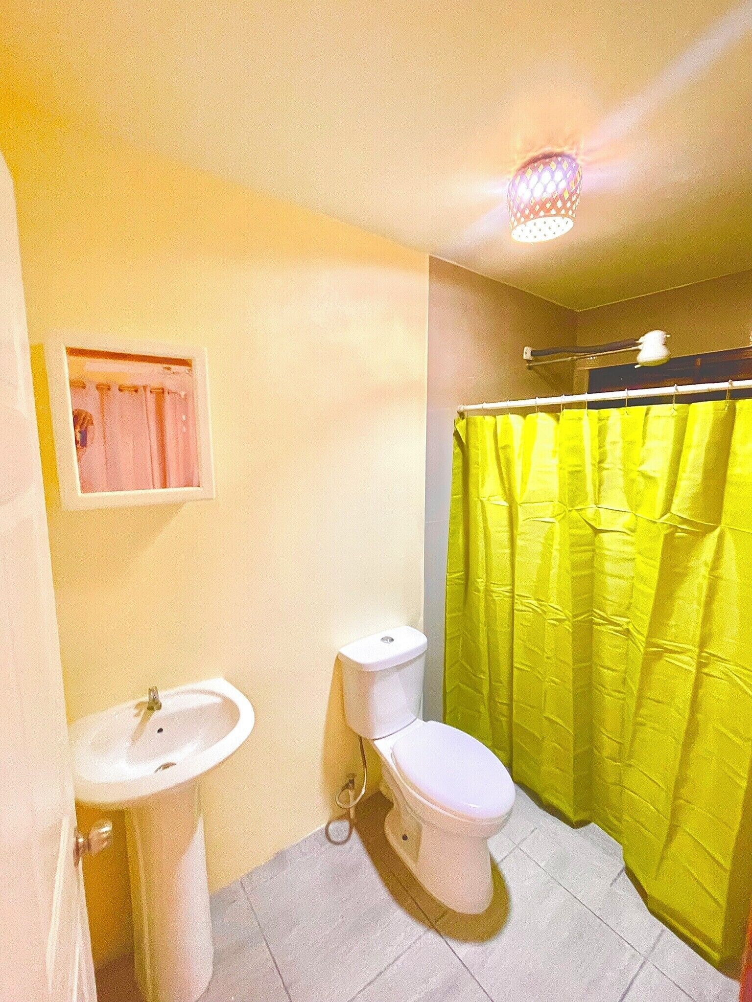 Rainfall showerhead, free toiletries, heated floors, towels