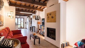 Living area - The Traveller's House With Balconies and Garden! (Chiassa-tregozzano)
