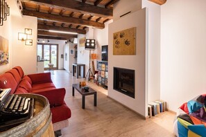 Living area - The Traveller's House With Balconies and Garden! (Chiassa-tregozzano)
