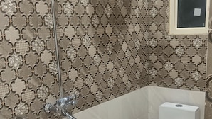 A bathroom with a shower, toilet, and sink. - Barowalia Villa (Dalhousie)