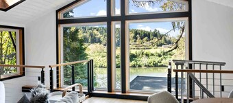 Magnificent Riverfront Views From Hot Tub, Home, & Deck, Stunning Inside and Out, 5 Minutes to Beach