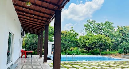 Charming 2-bedroom farmhouse with pool,AC, in Bibinagar in a 5 acre Mango farm