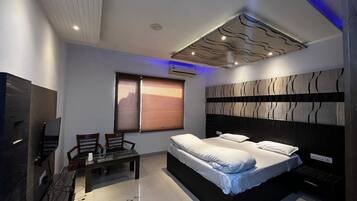 Luxury Room | Free WiFi, bed sheets