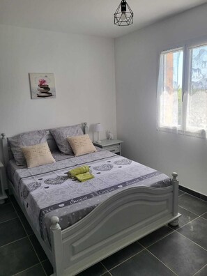 4 soverom, strykejern/-brett, wi-fi og sengetøy