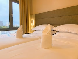 Deluxe Double Room | Down comforters, in-room safe, soundproofing