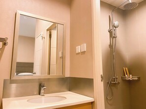 Deluxe Apartment, City View | Bathroom - Staycity Serviced Apartment (Cebu City)