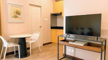 Deluxe Apartment | Gebar bulu kapas, peti besi dalam bilik, kalis bunyi