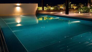 Kolam renang outdoor