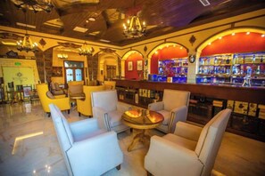 A bar area with seating and a bar counter. - Knight's Hotel Europark Resort (Qihe County)