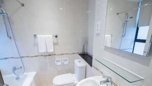 Standard Room | Bathroom | Towels, toilet paper - Ceresliving (Kowloon)