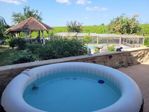 Bain à remous extérieur