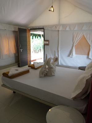 Royal Tent - Ashoka jungle river resort (Joida)