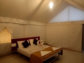Royal Tent - Ashoka jungle river resort (Joida)