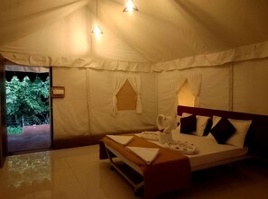 Royal Tent - Ashoka jungle river resort (Joida)