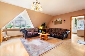 Fernseher, DVD-Player, Stereoanlage