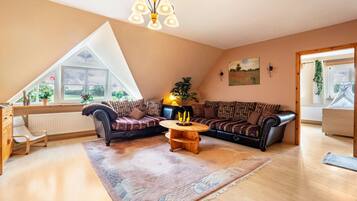 Fernseher, DVD-Player, Stereoanlage