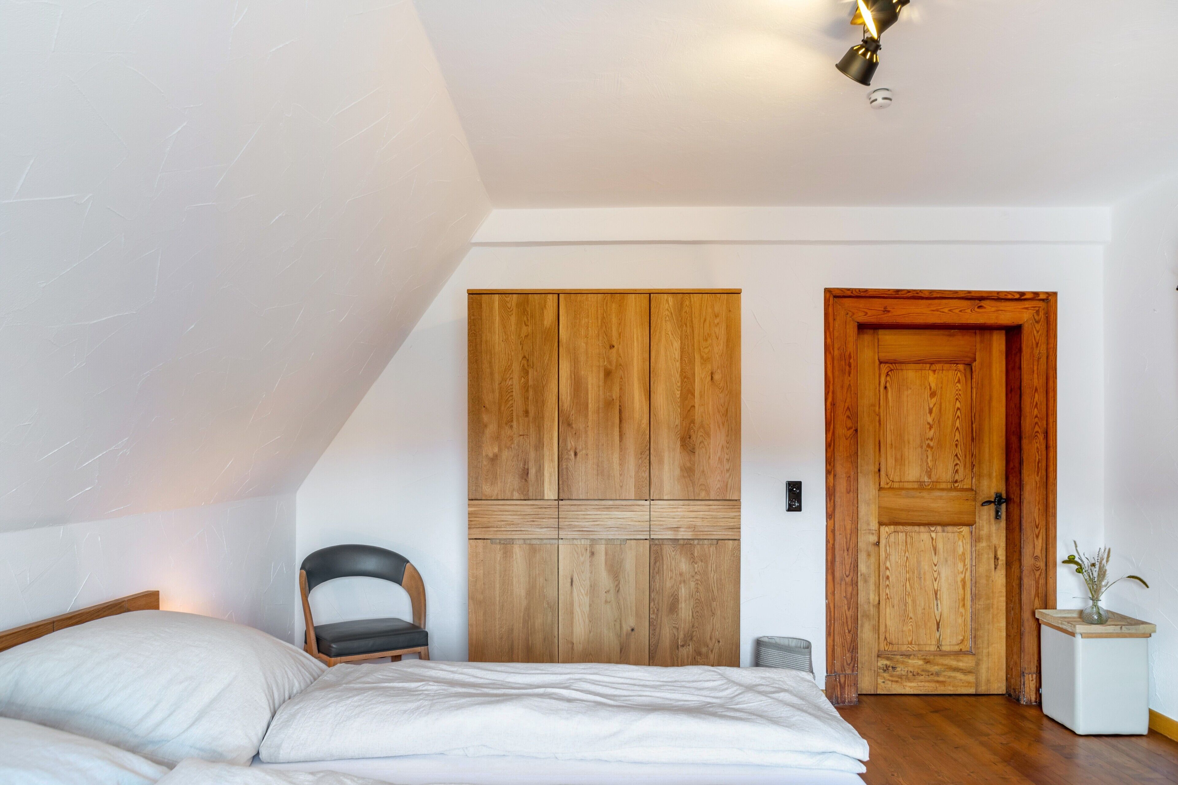 1 室のベッドルーム、デスク、アイロン / アイロン台、WiFi (無料)