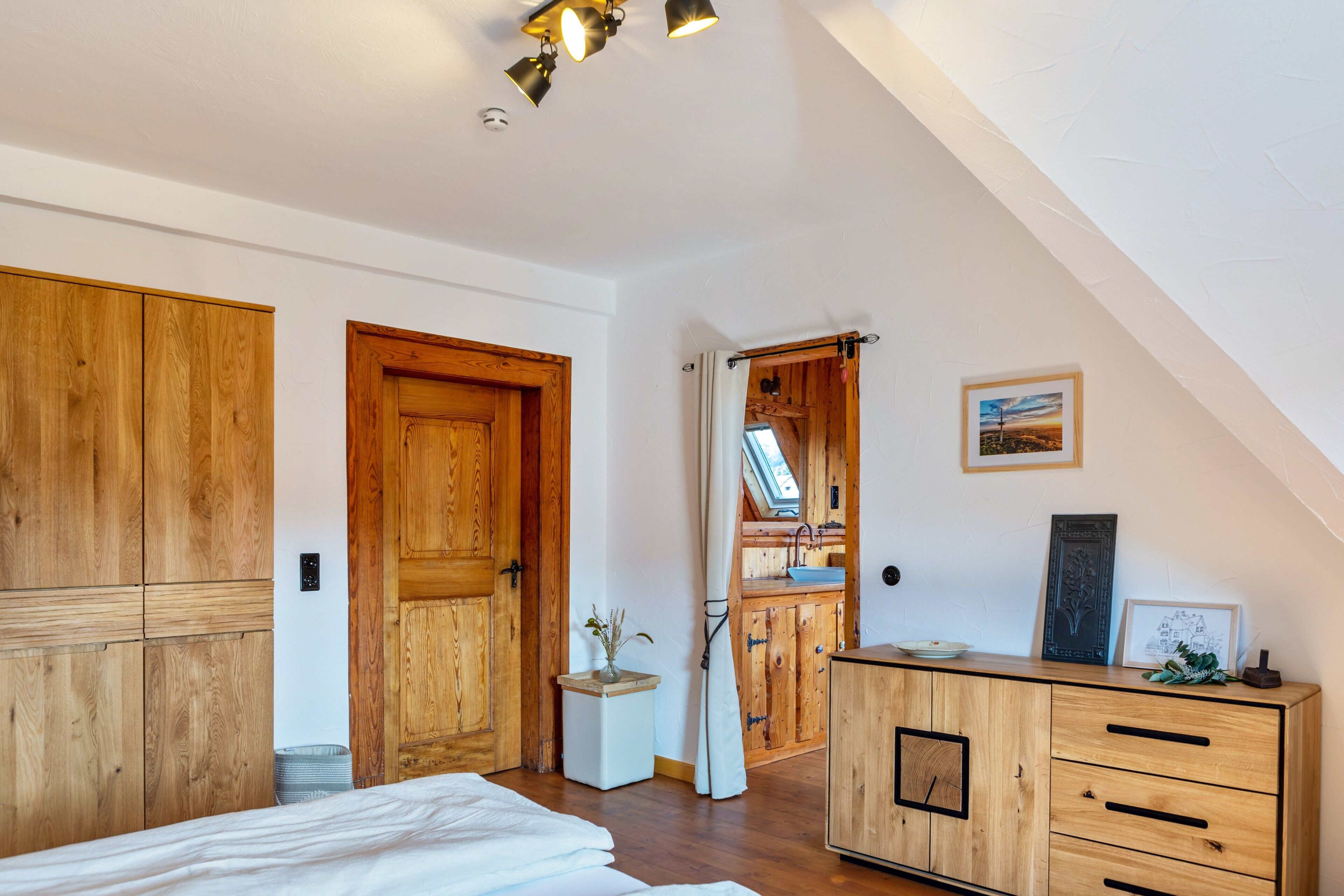 1 bedroom, desk, iron/ironing board, free WiFi