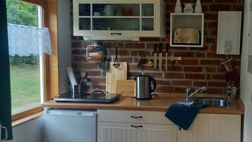 Fridge, stovetop, coffee/tea maker, electric kettle