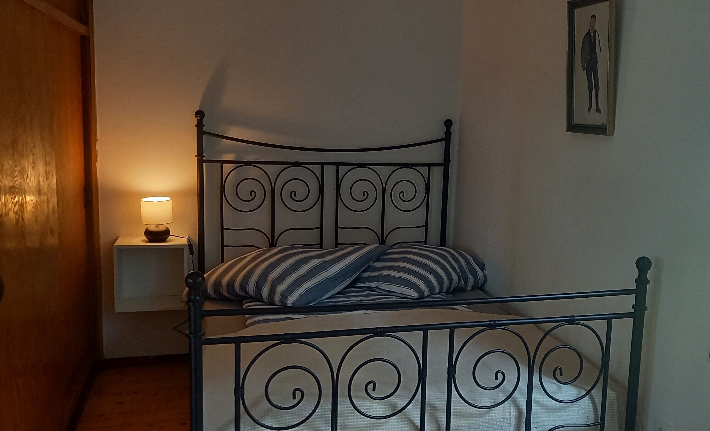 1 bedroom, bed sheets