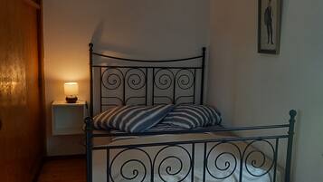 1 habitación y ropa de cama