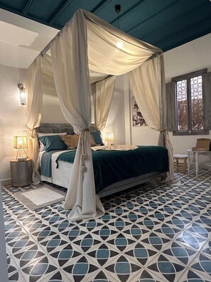 Deluxe Double Room, 1 King Bed, Non Smoking, Private Bathroom | In-room safe, blackout drapes, free WiFi, bed sheets - Riad Be Colors (Marrakech)