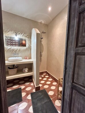 Deluxe Double Room, Non Smoking, Private Bathroom | Bathroom shower - Riad Be Colors (Marrakech)