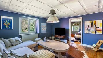 テレビ、卓球台