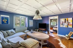 Televisión, mesa de ping pong