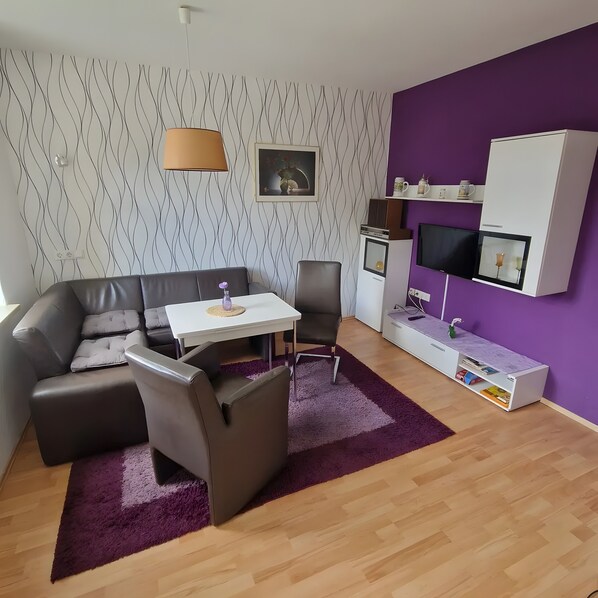 TV - Apartment 'Ferienwohnung Am Hirtenplatz' with Shared Terrace and Wi-Fi (Freiberg)