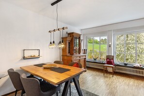 Dining - Apartment 'Auf Der Stadtmauer' with Private Terrace and Wi-Fi (Schmallenberg)