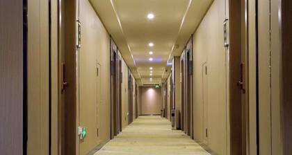 Baina Business Hotel (Shijiazhuang Zhongshan West Road Vientiane City Subway Station)