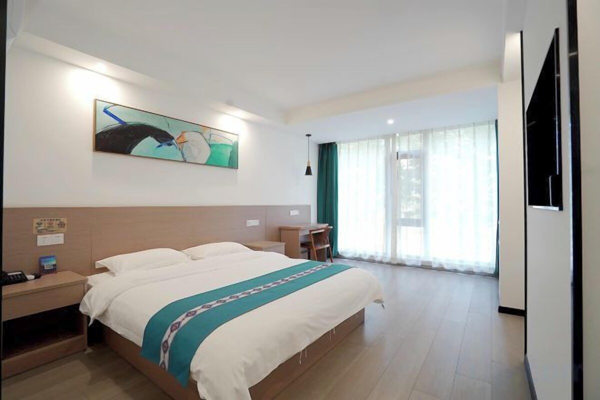 Boutique Queen Room