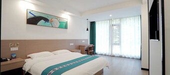 Baina Business Hotel (Shijiazhuang Zhongshan West Road Vientiane City Subway Station)