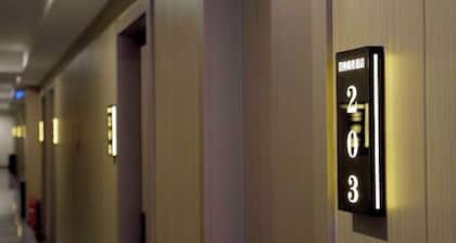 Baina Business Hotel (Shijiazhuang Zhongshan West Road Vientiane City Subway Station)