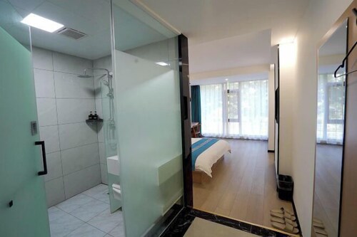 Baina Business Hotel (Shijiazhuang Zhongshan West Road Vientiane City Subway Station)