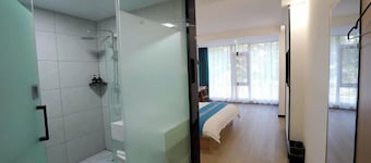 Baina Business Hotel (Shijiazhuang Zhongshan West Road Vientiane City Subway Station)